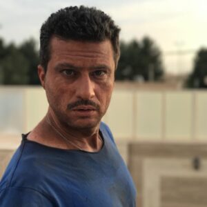 Shahram Haghighatdoust Instagram - شب چره
تجربه اي كوتاه و دلچسپ ...
تهييه كننده محسن زارع
نويسنده و كارگردان مهدي محمد نژاديان
مدير فيلمبرداري مسعود سلامي 
صدا بردار عباس رستگار پور
طراح گريم عظيم فراين
طراح صحنه و لباس ملودي اسماعيلي 
برنامه ريز و دستيار سعيد كريمي
تدوين حسن ايوبي