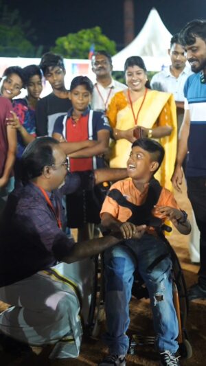 Shaiju Damodaran Instagram - ജീവനെ കണ്ടു ❤️
എന്റെയും ജീവന്റെയും ജീവിതത്തിലെ അവിസ്മരണീയ നിമിഷം ❤️

Meeting someone who finds joy in simply seeing me fills my heart with overwhelming happiness and gratitude. Their pure and genuine wish touches me deeply, reaffirming the profound beauty of human connection and the significance of bringing joy to others. This encounter reminds me that love, compassion, and empathy are the true essence of life.

#happiness #life #love