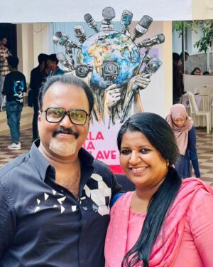 Shaiju Damodaran Instagram - ഈ നിത്യഹരിതമാം ഭൂമിയിലല്ലാതെ മാനസസരസുകളുണ്ടോ ...❤️ ഇങ്ങോട്ടുള്ള ഓരോ മടങ്ങിവരവും ഗൃഹാതുരമാണ്. കേരള മീഡിയ അക്കാദമിയിൽ അന്താരാഷ്ട്ര മാധ്യമോത്സവത്തിന്റെ ഭാഗമായി സംഘടിപ്പിച്ച ഓൾഡ് സ്റ്റുഡന്റ്സ് സംഗമത്തിൽ പങ്കാളികളാവാൻ സാധിച്ചതിൽ അതിയായ സന്തോഷം🙏 @kerala_media_academy