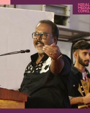 Shaiju Damodaran Instagram - ഈ നിത്യഹരിതമാം ഭൂമിയിലല്ലാതെ മാനസസരസുകളുണ്ടോ ...❤️ ഇങ്ങോട്ടുള്ള ഓരോ മടങ്ങിവരവും ഗൃഹാതുരമാണ്. കേരള മീഡിയ അക്കാദമിയിൽ അന്താരാഷ്ട്ര മാധ്യമോത്സവത്തിന്റെ ഭാഗമായി സംഘടിപ്പിച്ച ഓൾഡ് സ്റ്റുഡന്റ്സ് സംഗമത്തിൽ പങ്കാളികളാവാൻ സാധിച്ചതിൽ അതിയായ സന്തോഷം🙏 @kerala_media_academy