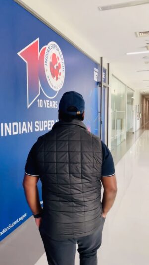 Shaiju Damodaran Instagram - 𝕸𝖆𝖑𝖑𝖚𝖒𝖎𝖓𝖆𝖙𝖎 ⚡️
139 മത്സരങ്ങൾ 🔥 ISL ഫുട്ബോളിന്റെ 10 th സീസണ് ഇന്ന് കൊൽക്കത്തയിലെ കലാശപ്പൂരത്തോടെ കൊടിയിറങ്ങുന്നു ⚽️ സ്നേഹപ്പെട്ട എല്ലാവർക്കും നൂറായിരം നന്ദി 🙏🏻 ഇന്ത്യൻ സൂപ്പർ ലീഗിൻറെ ഒരു സീസൺ കൂടി വിജയകരമായ ദൃശ്യ-ശ്രവ്യ വിരുന്നാക്കിയതിന് ⚽️ നന്ദി , പ്രിയപ്പെട്ട എല്ലാ ഫുട്ബോൾ മല്ലുമിനാറ്റികൾക്കും 😍 ഫൈനൽ മലയാളം ലൈവ് ജിയോ സിനിമയിലും സൂര്യ മൂവീസിലും ഇന്ന് വൈകിട്ട് 7.00 മുതൽ #isl #season10 #final #kolkatha #malayalamlive #commentary #letsfootball #thankyou #footballfans