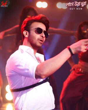 Shakib Khan Instagram - Megastar @theshakibkhan-এর তুফানি dance move দেখে #LaageUraDhura ❤️🔥

@mimichakraborty @pritomhasan @debosrie_antara @chanchal_chowdhury @masumanabila Misa Sawdagar Rajjak Dewans @chorkiofficial @alphai_studios_ltd @svfsocial @svfekush #SVFMusic
