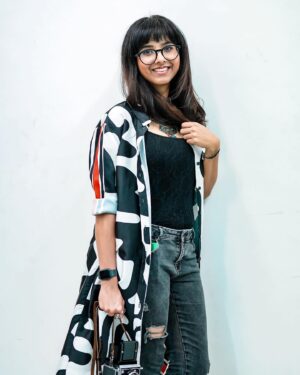Shakthisree Gopalan Instagram - Post more on instagram they said…
📷 : Thanks to @_irshad_pklr_ for making a poser out of me! ♥️ felt cute def not deleting later… 🙃
P.S. thanks @shameemfahath for the cool cam 😛