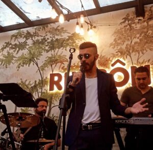 Shalim Ortiz Instagram - @226oficial EN @rinconrestaurante.sd ❤️‍🔥🔥✨🎸
NOS VEMOS EN LA PRÓXIMA. GRACIAS FAMILIA RINCÓN 🫶🏽✨
🎥 @wandycamilo 
🎶 @maximus_events2022 @michzadood