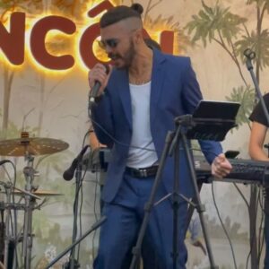 Shalim Ortiz Instagram - @226oficial EN @rinconrestaurante.sd ❤️‍🔥🔥✨🎸
NOS VEMOS EN LA PRÓXIMA. GRACIAS FAMILIA RINCÓN 🫶🏽✨
🎥 @wandycamilo 
🎶 @maximus_events2022 @michzadood