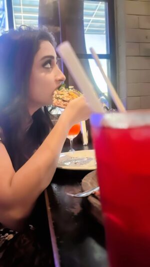 Shalu Shreya Instagram - MINI VLOG 🥳🥰😀💃
#valentinespentright #minivlog #friendzone #happyday #enjoyeverymoment #threeofus