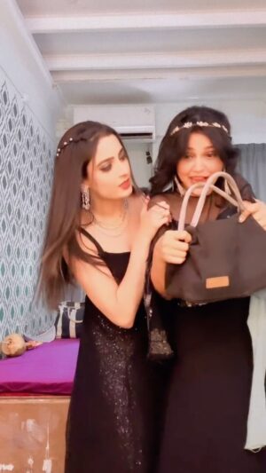 Shalu Shreya Instagram - Chorrrrr @shalushreya 🤣👑

#reelitfeelit #reelindia #makeuproomdiaries #priyankanayan