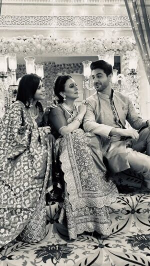Shalu Shreya Instagram - #gratitud #happines #greatful #goodvibes #jaimatadi #radheradhe #suhagan #mastitime @colorstv #loveyouall