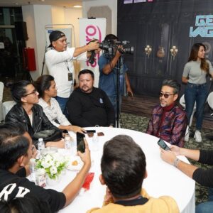 Sham Visa Instagram - Setiap minggu tanpa gagal pihak media menemubual abg sham. Bayangkan 10 minggu kami berkesempatan bersembang & borak panjang sebaik tamat konsert mingguan. Abg sham amat hargainya. Terima kasih atas sokongan kalian selama ini. Thank you! ❤️
.
Terima kasih buat photographer dari @neonpixelofficial yg sentiasa merakamkan gambar kandid abg sham di sesi sidang media malam ahad lalu. Thank you so much guys, the best digital team! 🙏🏻✌🏻
.
📸 @neonpixelofficial 🏫 @mindorder 💖 @shamvengers
.
#MindOrder #MindOrderManagement #ShamVisa #ShamxMindOrder #ShamGV19 #GegarVaganza2019 #GV6 #shamvengers @shamvengers @mindorder