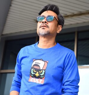 Sham Visa Instagram - Nampak muda betul abg sham bergaya dgn baju @cult_my ni. Walaupun dah nak separuh abad, gaya kena lah gen y sikit, baru abg sham nampak semangat. So kalau nak nampak lagi muda, check out IG @cult_my atau website stoilo.my & serang special discount sempena 12.12.2019 mereka sekarang! 😜❤️
.
📸 @neonpixelofficial 🏫 @mindorder 👔 @cult_my
.
#MindOrder #MindOrderManagement #ShamVisa #ShamxMindOrder #ShamGV19 #GegarVaganza2019 #GV6 #shamvengers @shamvengers @mindorder