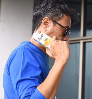 Sham Visa Instagram - Sesekali abg sham belanja posing dgn minuman susu fave, yogurt manggo @farmfreshmilkmalaysia yg setiap minggu berebut dgn @thisisnaqiu kt MBSA. Korang trylah, serius lain dari minuman susu lain! #IniBarulahSusuSegar ❤️
.
📸 @neonpixelofficial 🏫 @mindorder 👔 @cult_my .

#MindOrder #MindOrderManagement #ShamVisa #ShamxMindOrder #ShamGV19 #GegarVaganza2019 #GV6 #shamvengers @shamvengers @mindorder