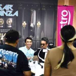 Sham Visa Instagram - Terima kasih buat photographer dari @neonpixelofficial yg sentiasa merakamkan gambar kandid abg sham di sesi sidang media malam ahad lalu. Thank you so much guys, the best digital team! 🙏🏻✌🏻
.
📸 @neonpixelofficial 🏫 @mindorder 💖 @shamvengers
.
#MindOrder #MindOrderManagement #ShamVisa #ShamxMindOrder #ShamGV19 #GegarVaganza2019 #GV6 #shamvengers @shamvengers @mindorder