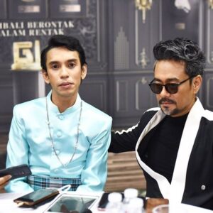 Sham Visa Instagram - Terima kasih buat photographer dari @neonpixelofficial yg sentiasa merakamkan gambar kandid abg sham di sesi sidang media malam ahad lalu. Thank you so much guys, the best digital team! 🙏🏻✌🏻
.
📸 @neonpixelofficial 🏫 @mindorder 💖 @shamvengers
.
#MindOrder #MindOrderManagement #ShamVisa #ShamxMindOrder #ShamGV19 #GegarVaganza2019 #GV6 #shamvengers @shamvengers @mindorder