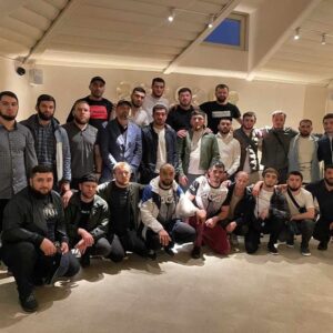 Shamil Abdulaev Instagram - Ассалам алейкум друзья, наилучшие приветствия всем. Здесь бы могла  быть фотка где мне поднимают руку после боя и умный текст(это позже) . Сейчас ставлю фото нашей команды @universalfighters.fc (не в полном составе) мои близкие ребята с большой душой и преданным сердцем, всегда рядом в трудную минуту и готовы разделить боль и поделиться радостью. Трудяги из обычных семей которые с радостью выполняют сложные и трудные задачи, порой в ущерб себе но ради сохранения братства. Оценить их  конечно не получится, ибо у братской  любви нет ни мерила ни границ. Хочу просто отдуши их поблагодарить за всё. 
И особенно моих секундантов 
@murtuz_suleymanov 
@ilyas__57.2 
@sayfu84_ 
они моей победе радовались больше меня! Искренне! 
Желаю всем найти надёжных, верных друзей!