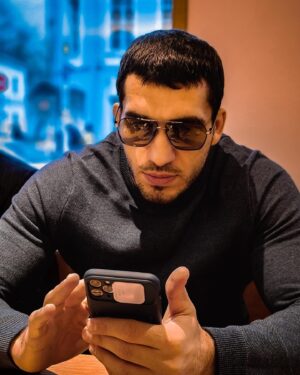 Shamil Abdulaev Instagram - Информационная зависимость. 

#болезнь#21век