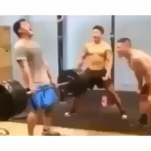 Shamil Abdurakhimov Instagram - Когда думаешь что ты поднял предельный вес😁🤭