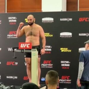 Shamil Abdurakhimov Instagram - Принял участие в традиционной церемонии взвешивания, состоявшийся сегодня утром в Санкт-Петербурге в предверии турнира #UFC который состоится завтра в СК Юбилейный.
#шамильабдурахимов