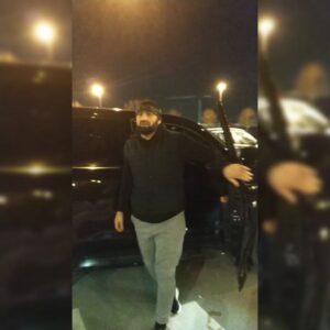 Shamil Abdurakhimov Instagram - Ассалам алейкум друзья, прогулялись сегодня по ночному Питеру, подышали свежим воздухом, приятная обстановка в кругу близких. Где бы мы не находились, везде есть братья, готовые поддержать в любую минуту, дать ценные советы, к которым я всегда стараюсь прислушиваться. И уже совсем скоро, через два дня в СК Юбилейный, турнир #ufc. Ждём вас и заранее спасибо кто болеет за меня, постараюсь не подвести вас. ИншаАллагь только победа.