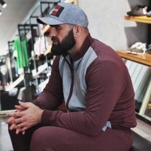 Shamil Abdurakhimov Instagram - Немного приоделся в @palermo_man перед отъездом в Абу-Даби😎