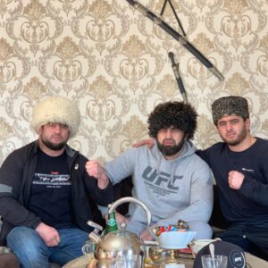 Shamil Abdurakhimov Instagram - В гостях у мустанга 💂🏿‍♀️💂🏿‍♀️💂🏿‍♀️