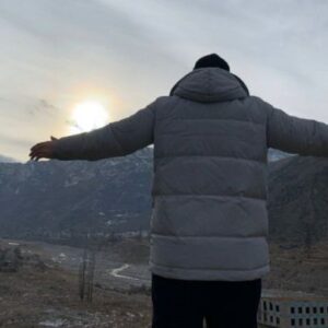 Shamil Abdurakhimov Instagram - Что может быть приятнее, утренней зарядки в горах, где склоны гор Приэльбрусья, вдохновлют  на новые подвиги... Где чистый воздух придает новые силы двигаться дальше..
Дальше к победе ИншаАллагь ☝️
#утреняязарядка #доброе_утро
#шамильабдурахимов 
#мма #ufc