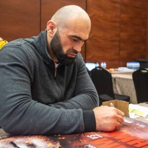 Shamil Abdurakhimov Instagram - Прибыл  в Санкт-Петербург и поучаствовал в процедуре подписи постеров для фанатов.
До турнира осталось мало времени.
_
💥 Вы ждёте турнир #ufc ?