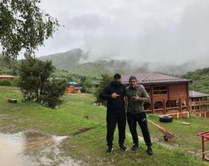 Shamil Abdurakhimov Instagram - Ассаламу Алейкум,вот и прошел месяц подготовок к бою в Гунибе,хочу поблагодарить брата Муслима за предоставленную возможность расположится на его базе @krepost_shamilya  Спасибо за гостеприимство.Дай Аллагь все твои добрые дела вернутся в тысячекратном размере 💪 Би цо бо 😄