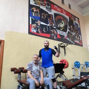 Shamil Abdurakhimov Instagram - Отец тоже в деле Би цо бо цо ☝️☝️☝️