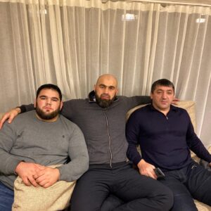 Shamil Abdurakhimov Instagram - Прошлое мма @asildarabdulkhamidov нынешнее мма @shamilabdurakhimov  и будушее мма @pashakh7 👊🏼👊🏼👊🏼