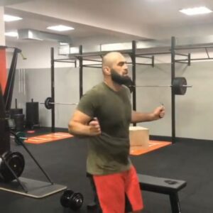 Shamil Abdurakhimov Instagram - „Не старайтесь быть горой мышц. Грубая физическая сила не победит скорость и выносливость.“
#выносливость #сила
