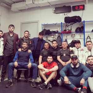Shamil Abdurakhimov Instagram - С братьями  во время боёв #UFC в Санкт-Петербурге.