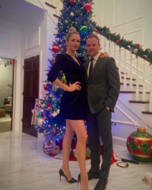 Shandi Finnessey Instagram - Two things I love… a reason to get dressed up and a good Christmas party! 🙌🏻

Edited to add that Bodhi was our little photographer here. Not too bad for a 5 year old!