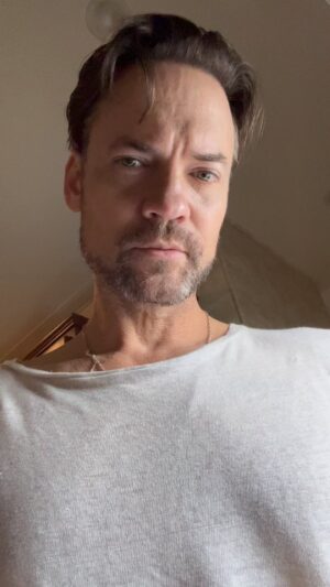 Shane West Instagram - 👋 It’s a bit nipply out here ❄️ but we makin’ it happen 
#DirtySouth 🎥