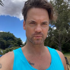 Shane West Instagram - #tbt to….well, just a couple weeks ago, ha 

This experience has been a wild ride but a fulfilling one. Looking forward to the next adventure….
Mahalo nui 🤙💫

#hawaii #love #loveisland ? #savedbythebellinmaui ? #doikeepthisshirt ?