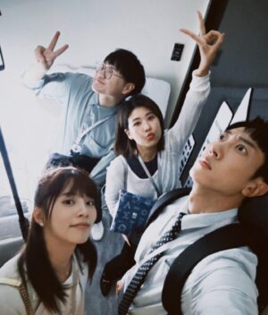 Shang-Fei Wang Instagram - 完成了一部
戲內戲外感情像認識了10年一樣自在舒服的一檔戲
謝謝一切的一切把我們兜在一塊

殺青了默默在家裡哭哭
捨不得如此一拍即合的默契
捨不得永遠笑聲連連的現場

真的很喜歡你們❤️
殺青快樂
秘書俱樂部 張小婷