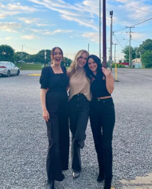 Shanley Caswell Instagram - Feelin super grateful for my female friendships and the planes, trains, and automobiles that help me sustain them 🤍
