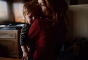 Shannon Lucio Instagram - My awesome friend @lizahippler really knows how to capture the moment!  And because of her beautiful photo, I will carry this particular moment with me forever.  #photography #lovingthepainaway #motherhood #sweetchildofmine