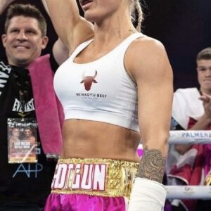 Shannon O'Connell Instagram - "When I started, there were a handful of girls in the world. Now, there is a handful in every gym," ShotGun

The Queen lets Australia know she is back. 

#boxing #women #video #instagood #sports #qoab