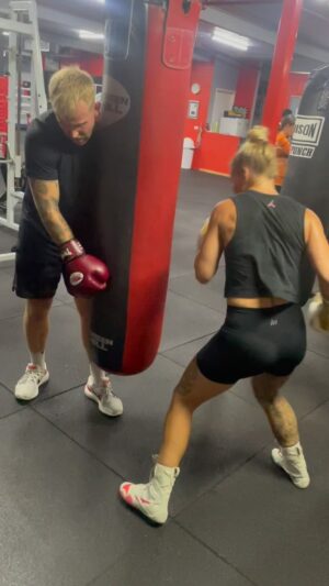 Shannon O'Connell Instagram - 12 months post shoulder replacement and yep, I think my left hook goes alright 😤
#shotgunshannonoconnell #shesback #12monthspostshoulderreplacement #nowthatssomegogginsshit