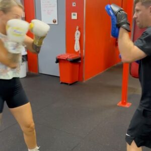 Shannon O'Connell Instagram - Daaaamn it felt good to punch again 😍 #shotgunshannonoconnell #shotgunloading #boxing #postshoulderreplacement #theboxingshop