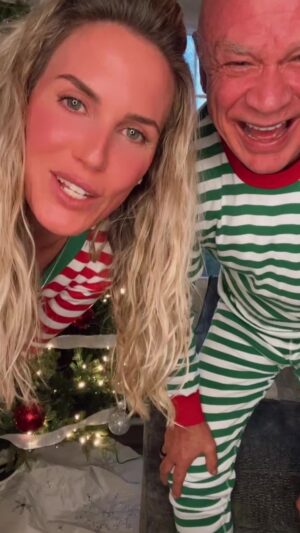 Shannon Stewart Instagram - Our first live… and you know we are in our Christmas pajamas!!! 🎄🎄🎄❤️