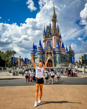 Shannon Stewart Instagram - Season 40 Episode 1… I’ve had the most MAGICAL day with the love of my life!!! This has been the best birthday I have ever had. Thank you all from the bottom of my heart for all of the birthday wishes!!! You blessed me more than you will ever know. 🏰 ☺️❤️

#birthdaygirl #magickingdom #americasnexttopmodel #raleighinfluencers #cheersto40years #dreamsdocometrue