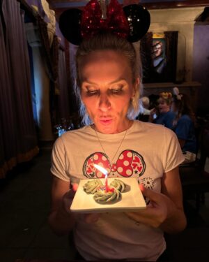Shannon Stewart Instagram - Season 40 Episode 1… I’ve had the most MAGICAL day with the love of my life!!! This has been the best birthday I have ever had. Thank you all from the bottom of my heart for all of the birthday wishes!!! You blessed me more than you will ever know. 🏰 ☺️❤️

#birthdaygirl #magickingdom #americasnexttopmodel #raleighinfluencers #cheersto40years #dreamsdocometrue