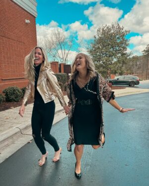 Shannon Stewart Instagram - Girls just want to have fun!!! 👯‍♀️ What a wonderful Sunday— an amazing church service surrounded by incredible people. I’m thankful that Jesus brings people into our lives at the perfect time, and He can also remove them at His appointed times. I love it when He introduces people who feel like we’ve known them our whole lives. Do you have a friend like that? ❤️