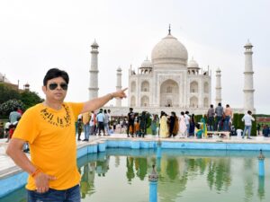 Shantanu Bhamare Instagram - Visit To Symbol Of Love ❤️ Taj Mahal 💯🤘💕💕💕

Photos By : Professional Photographer at Taj Mahal, Agra - Sohel Shaikh Masoodi : @sohelshaikhmasoodi 

Enjoyed Stay at @luckyguesthouseagra , thanks for the good hospitality! 💯👍❤️