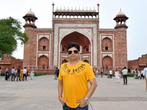 Shantanu Bhamare Instagram - Visit To Symbol Of Love ❤️ Taj Mahal 💯🤘💕💕💕

Photos By : Professional Photographer at Taj Mahal, Agra - Sohel Shaikh Masoodi : @sohelshaikhmasoodi 

Enjoyed Stay at @luckyguesthouseagra , thanks for the good hospitality! 💯👍❤️