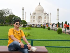Shantanu Bhamare Instagram - Visit To Symbol Of Love ❤️ Taj Mahal 💯🤘💕💕💕

Photos By : Professional Photographer at Taj Mahal, Agra - Sohel Shaikh Masoodi : @sohelshaikhmasoodi 

Enjoyed Stay at @luckyguesthouseagra , thanks for the good hospitality! 💯👍❤️