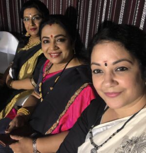 Shanthi Krishna Instagram - A lovely nostalgic meeting in Dubai with my 80’s friends n co actors... 🥰🥰