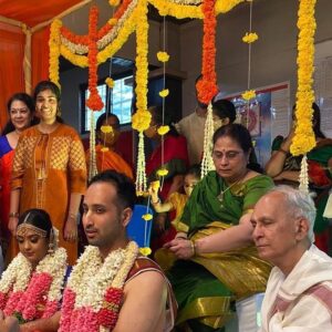 Shanthi Krishna Instagram - The new wedding norm fashion, virtual best wishes and blessings, YouTube live streaming and zoom were all part of my nephews wedding yesterday....,
1. Pandemic time wedding fashion norm - my daughter and myself 😀
2. How it was in 2019 B.C(before corona)🤨😬
3. My charming nephew Prashant getting ready to start his Grihasthashrama journey 🥳
4. The pretty bride Sneha with her older sis n daughter 😍
5. The wedding rituals being performed by my brother n sis in law 👏🥰
6. A candid selfie moment with my lovely daughter and niece in laws 😘😘
7. My handsome nephews Siddharth n Prashant 😍
8. The virtual blessings from my father and mother 👍🙏🥰
9. A best wishes song dedication to the newly weds virtually from New York by my charming son.,
10. Finally the beautiful couple... God bless them with lots of happiness and love.., Please shower your best wishes and blessings too on them. Thank you 🙏😍😍
