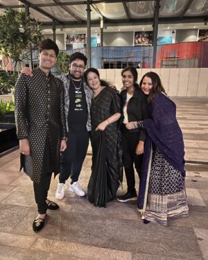 Shanthi Krishna Instagram - An Awwww moment with my beloved family🥰🥰😘😘😘